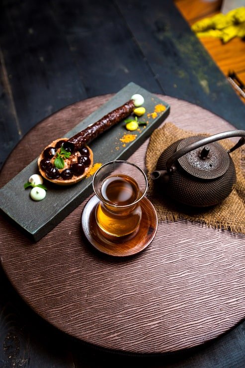 tea-armudu-glass-chinese-teapot-chocolate-tartaleta_140725-2646